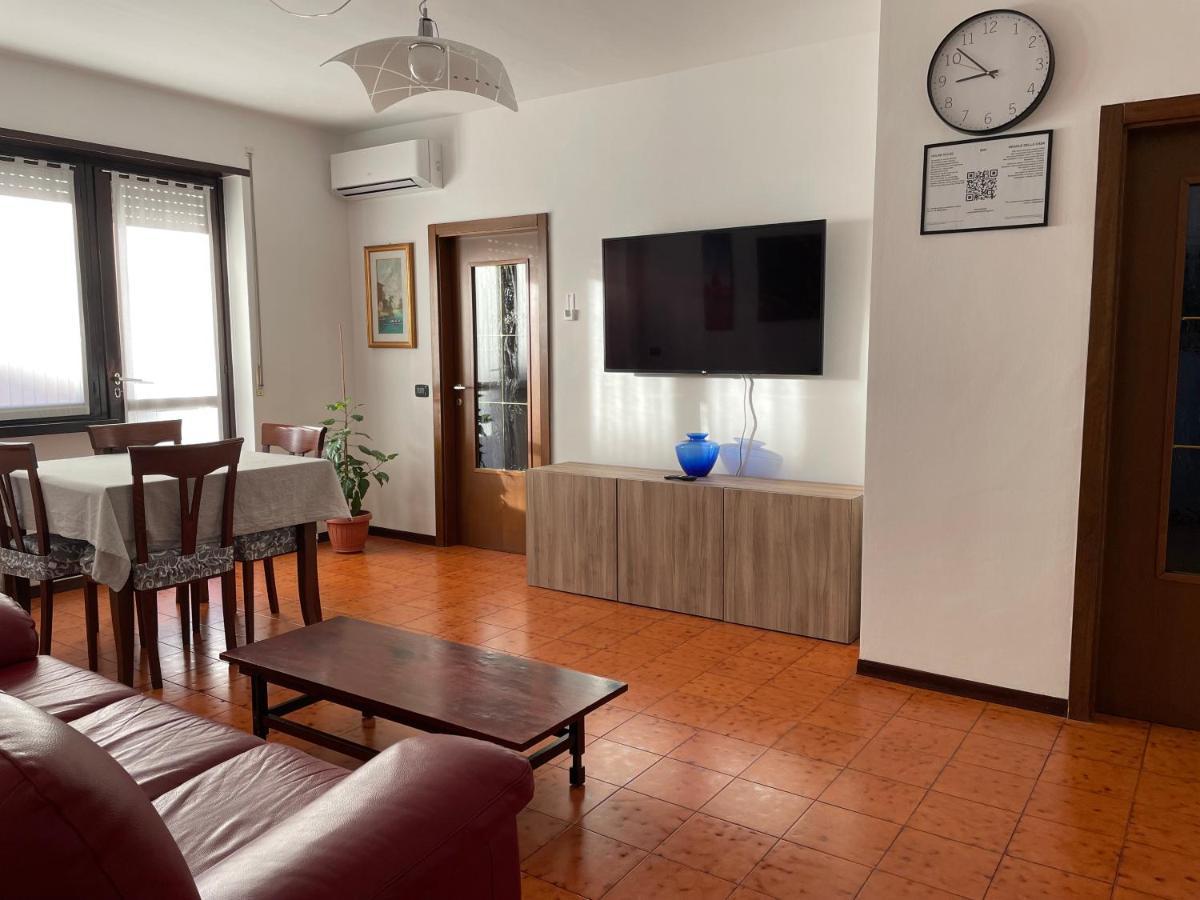 Appartamento Spazioso Con 3 Camere Da Letto Riva del Garda Exterior foto