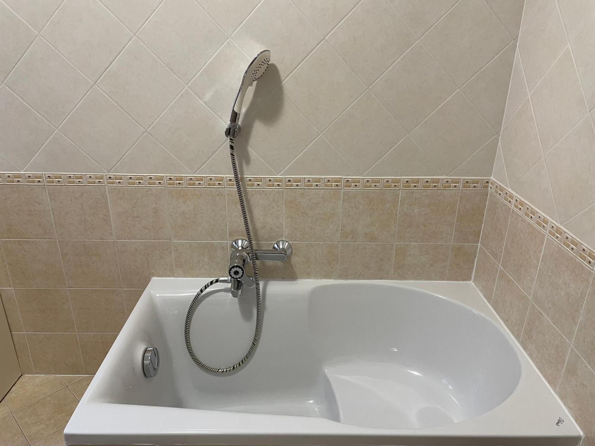 Appartamento Spazioso Con 3 Camere Da Letto Riva del Garda Exterior foto