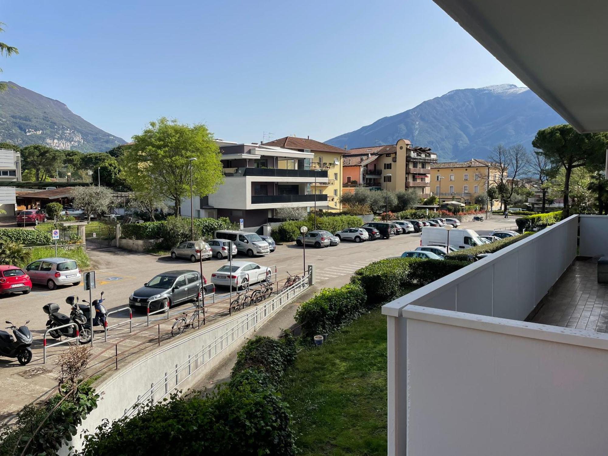 Appartamento Spazioso Con 3 Camere Da Letto Riva del Garda Exterior foto